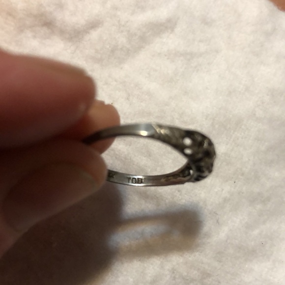 REAL SILVER stamped ring, faceted catches light NEW - Picture 7 of 7